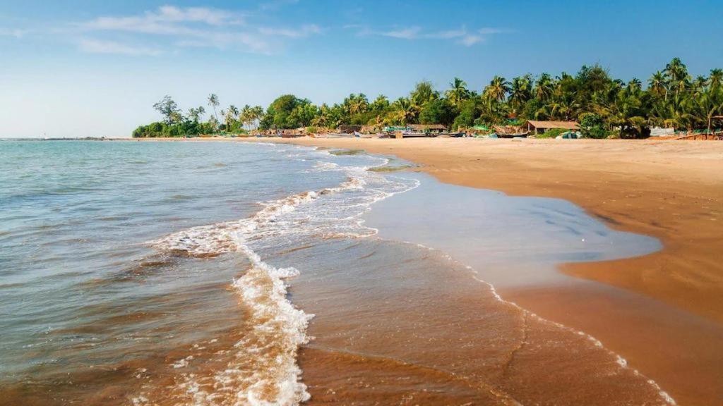 Selesta Sea By The Beach Morjim Exterior foto