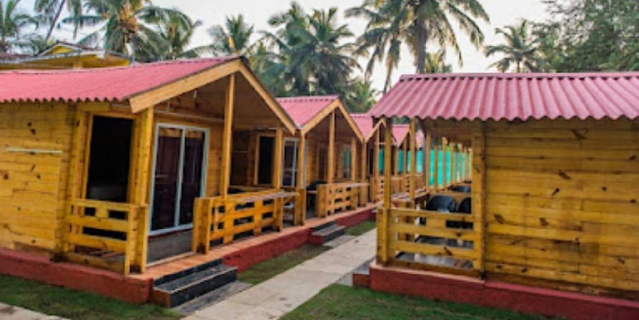 Selesta Sea By The Beach Morjim Exterior foto