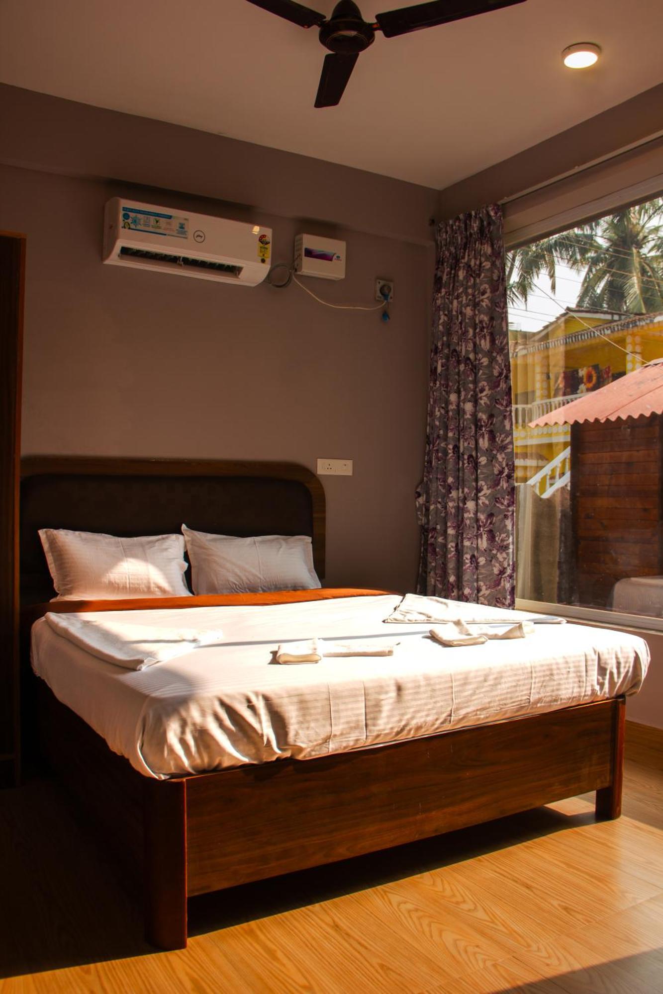 Selesta Sea By The Beach Morjim Exterior foto