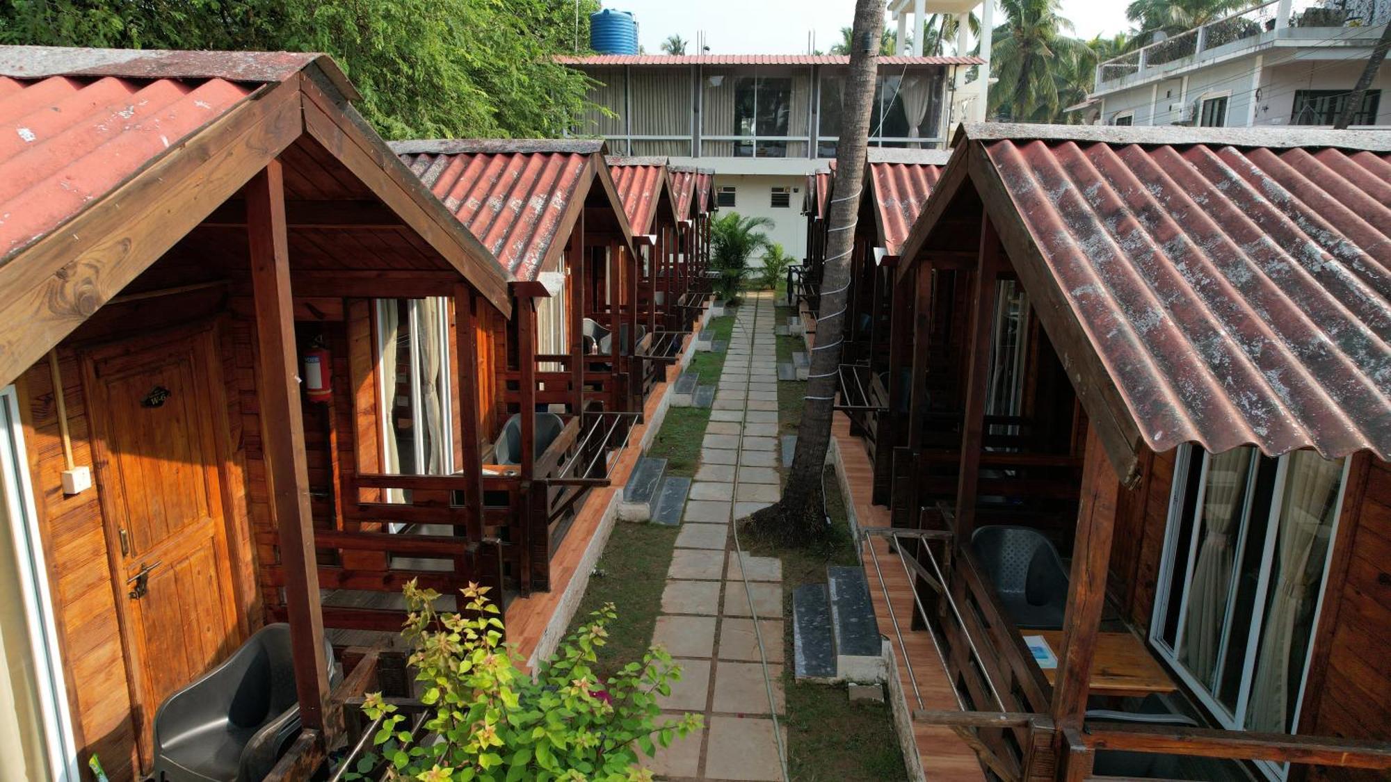 Selesta Sea By The Beach Morjim Exterior foto