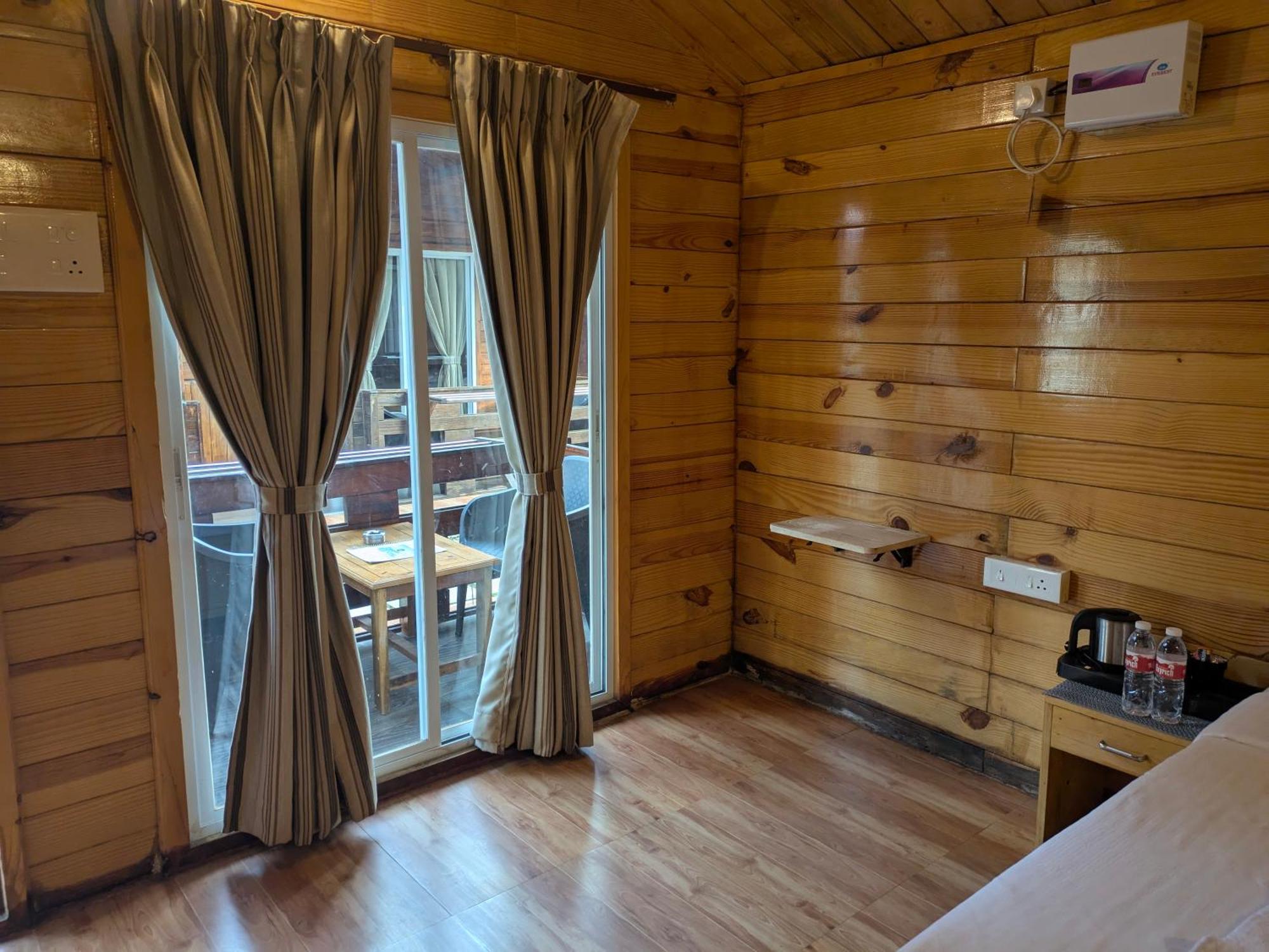 Selesta Sea By The Beach Morjim Exterior foto