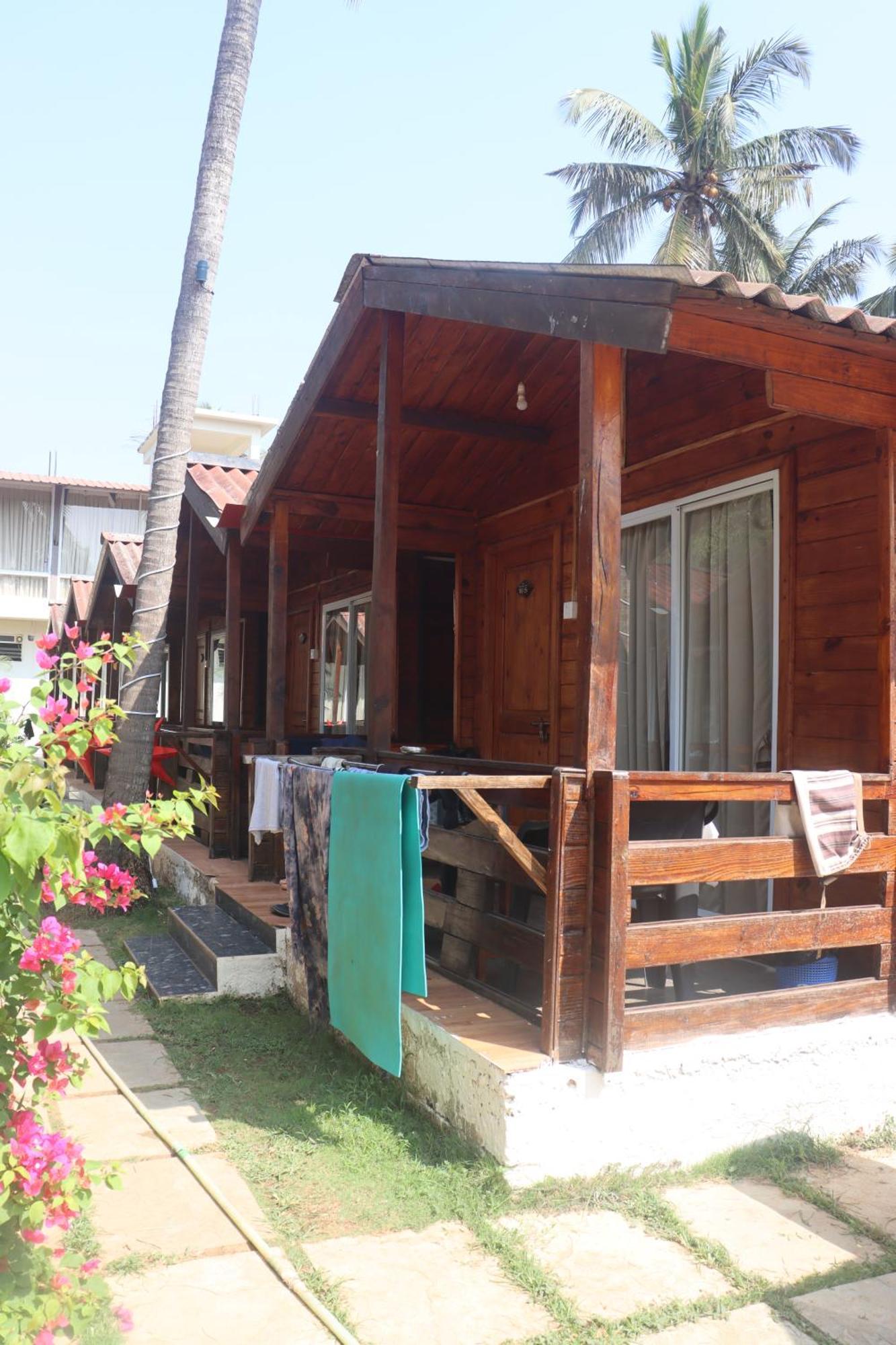Selesta Sea By The Beach Morjim Exterior foto